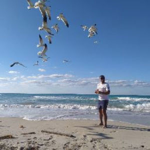 Meet your Posher, Alejandro daniel